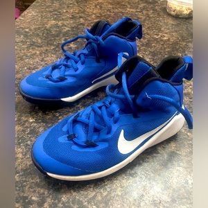 Nike kids basketball shoes size 3 ,excellent condition